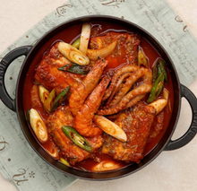 Load image into Gallery viewer, (더반찬) 제주식해물갈치조림 Braised Jeju Seafood Hairtail 1470g
